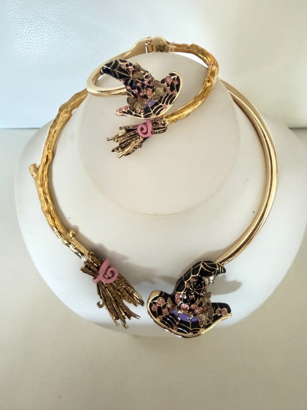 Betsey Johnson Halloween Witch Hat & Broom Enamel Crystal Necklace bracelet set - Picture 2 of 7